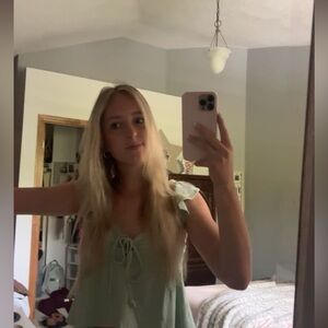 Meet your Posher, Caitlin